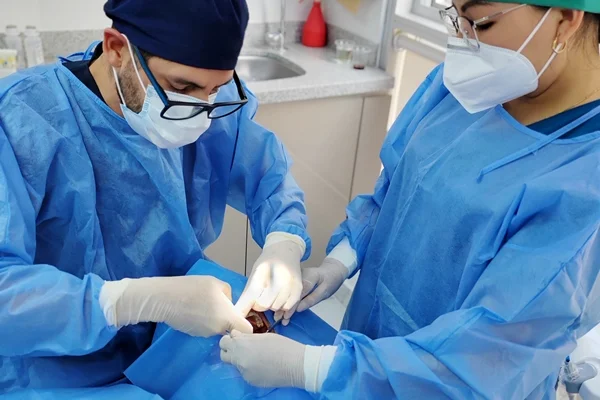 cirugia de implante dental en lima peru